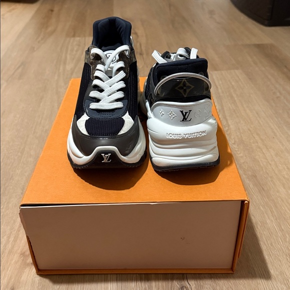 Louis Vuitton Run 55 Sneakers - Picture 5 of 5